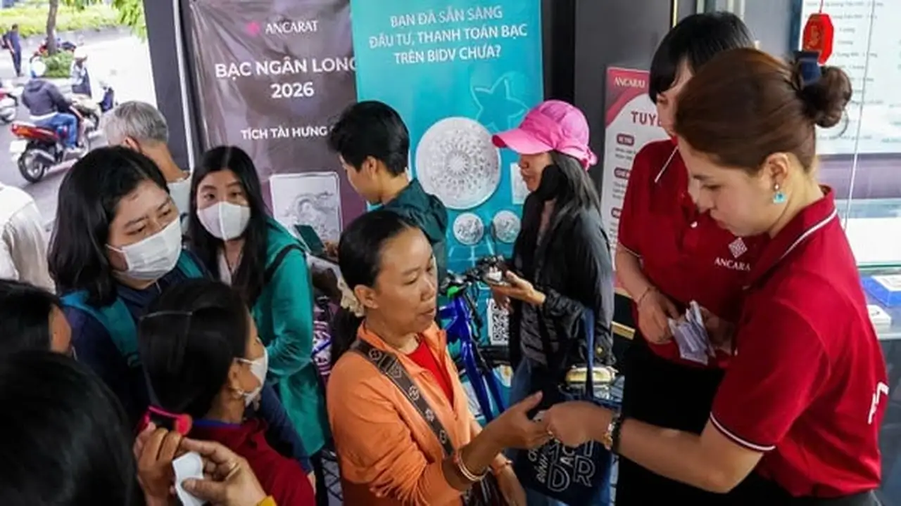 تغيرات مفاجئة تضرب مبيعات محلات الفضة خلال فعاليات مهرجان إله الثروة